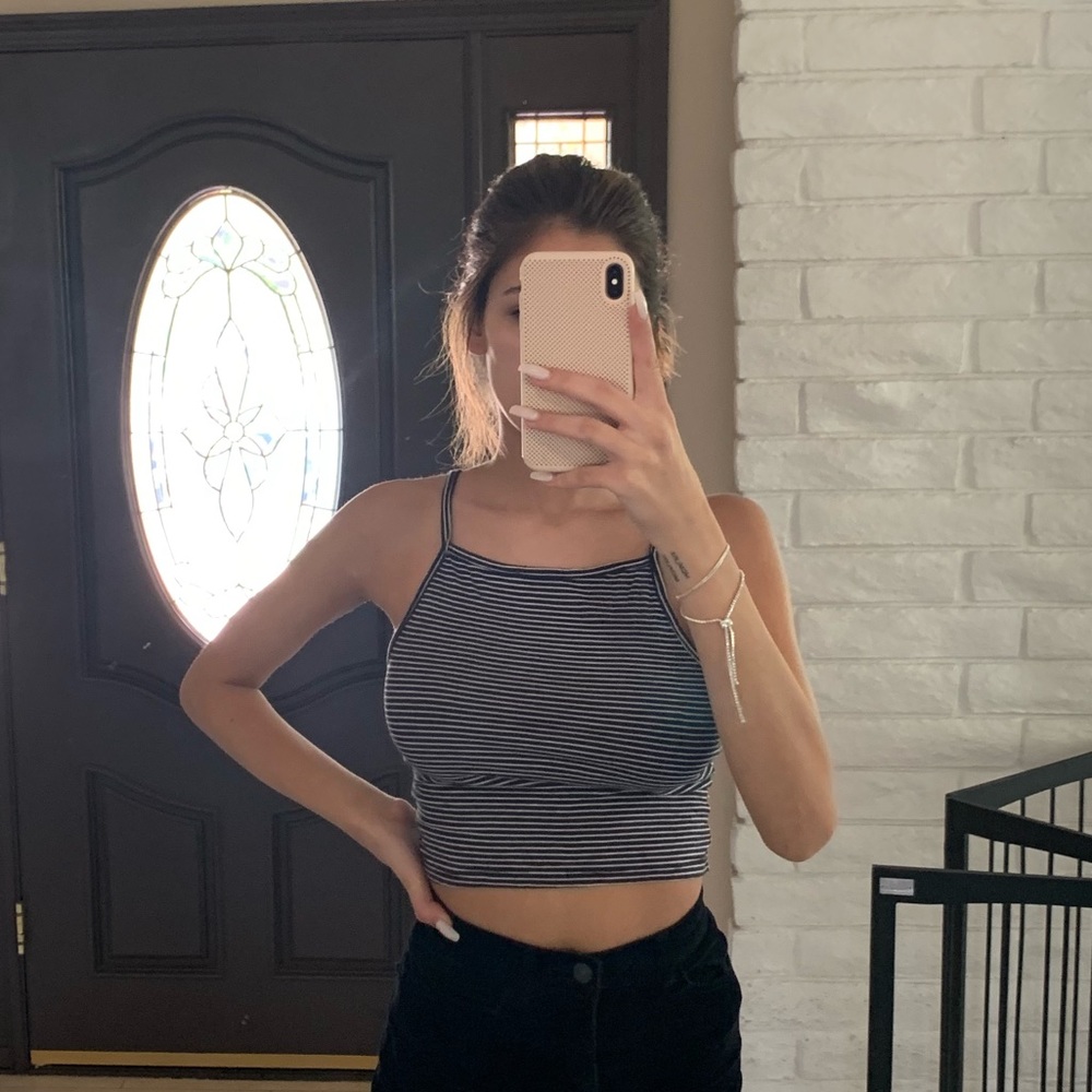 Crop top - Picture 2 of 5